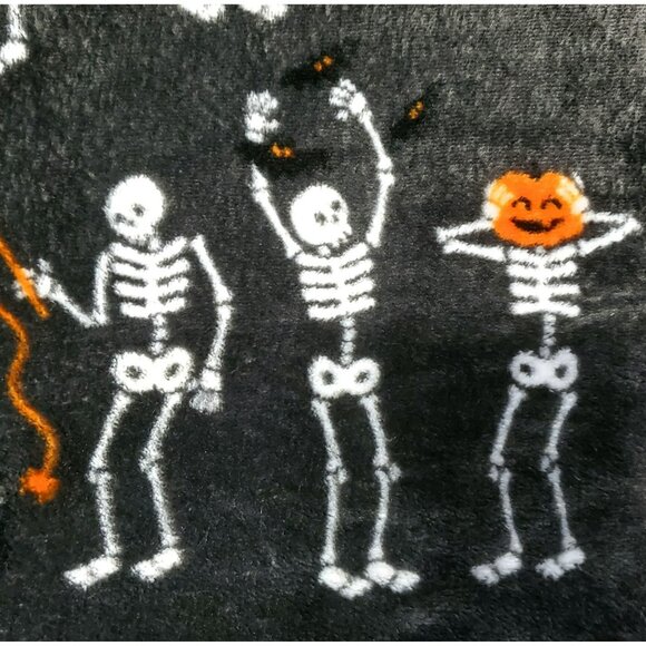 New Halloween Plush Throw Blanket Skeletons Cats Pumpkins Bats Black 5' x 6' - Picture 4 of 4